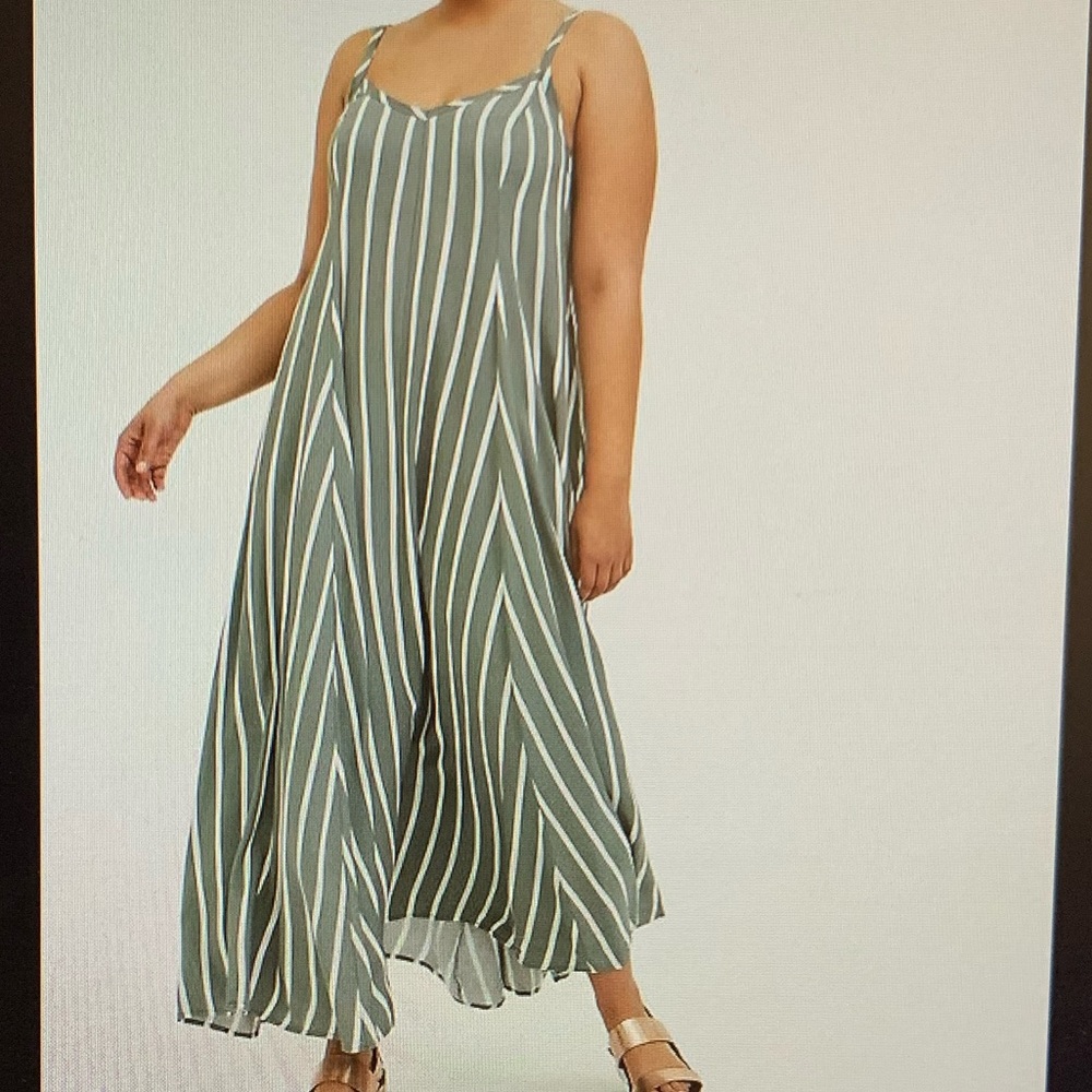 Torrid Trapeze Maxi Dress *sage green*